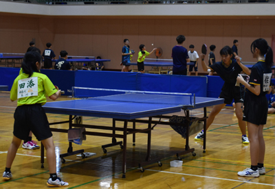 令和７年度厚木市中学生卓球大会　試合風景